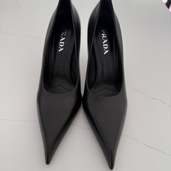 Prada Leather Pumps Contemporary Pointed To Elegant Shoes Heels Size 40.5 - Picture 4 of 11